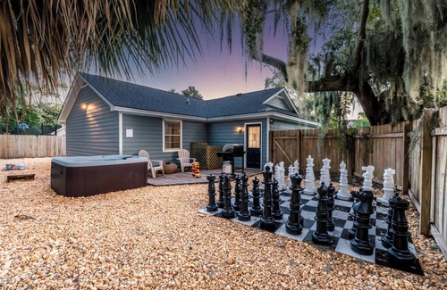 Savannah Casa | Dog Friendly - Hot Tub - Large Backyard