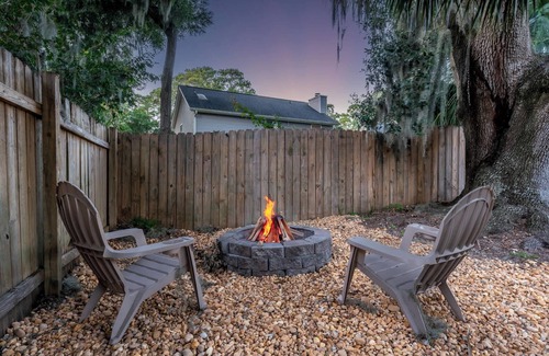 Savannah Casa | Dog Friendly - Hot Tub - Large Backyard