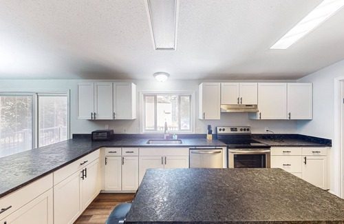 Bandon Casa | Dog-friendly house near golf & beach access with firepit, grill, & pellet stove