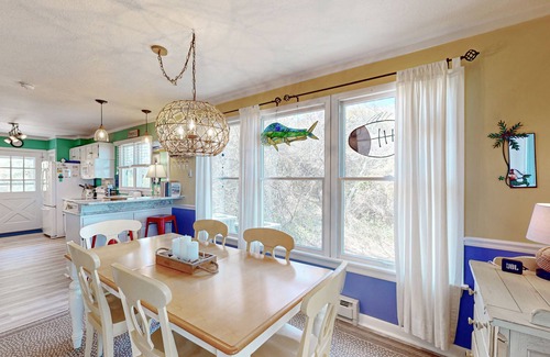 Indiantown Shores Casa | Dog-friendly House w/Water View, Free WiFi, AC, Private Hot Tub