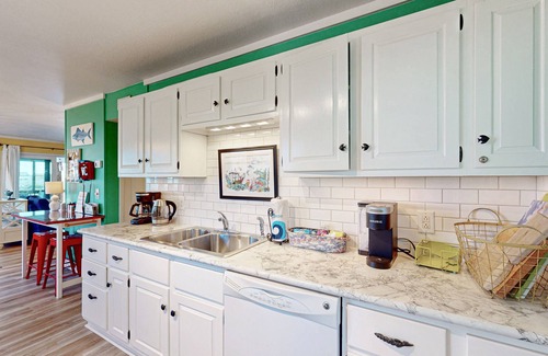 Indiantown Shores Casa | Dog-friendly House w/Water View, Free WiFi, AC, Private Hot Tub