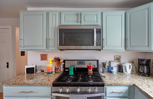 Kingston Casa | Dog friendly house with fenced yard in Kingston's Midtown Arts District
