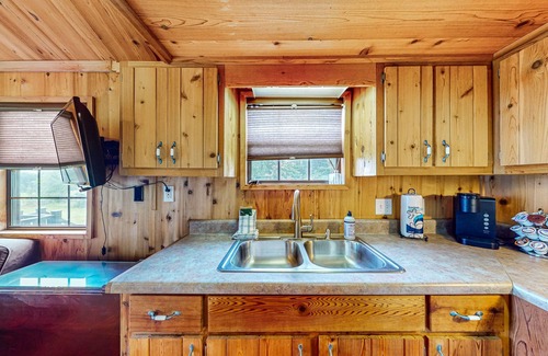 Hector Casa | Dog-friendly houses close to Seneca Lake with firepit, deck, & washer/dryer