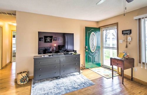 Palestine Cabaña | Dog-friendly Illinois Home w/ Private Yard!