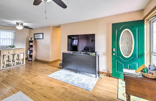 Palestine Cabaña | Dog-friendly Illinois Home w/ Private Yard!