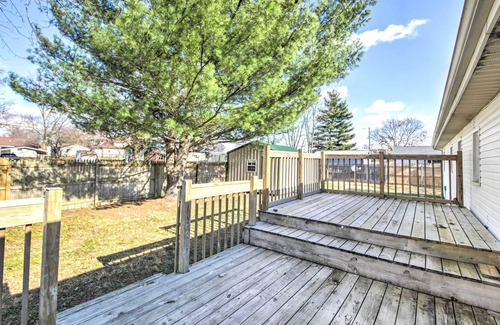 Palestine Cabaña | Dog-friendly Illinois Home w/ Private Yard!