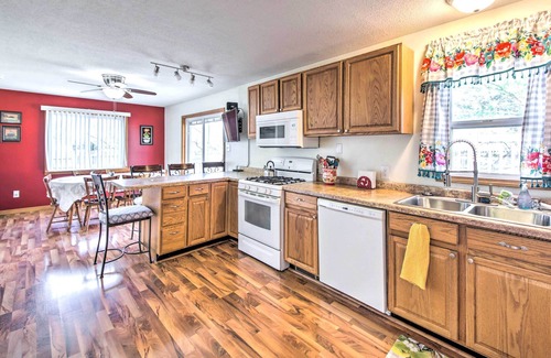 Palestine Casa | Dog-Friendly Illinois Home w/ Private Yard!