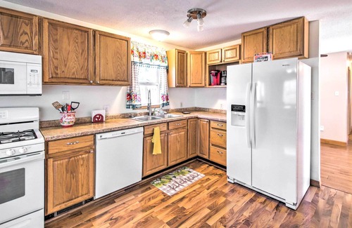 Palestine Casa | Dog-Friendly Illinois Home w/ Private Yard!