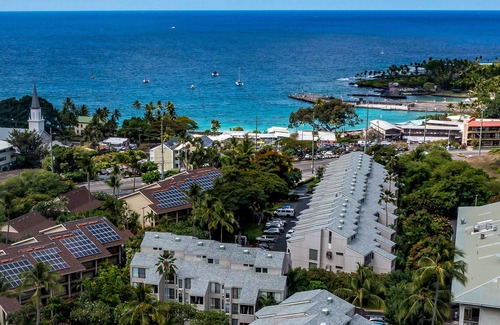 Historic Kailua Village Condominio | Dog-friendly island gem with balcony, shared pool/hot tub, & beach access nearby