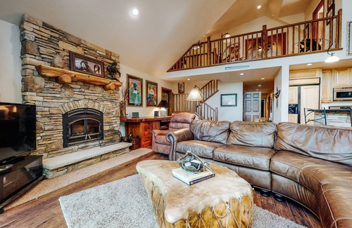 Lac du Flambeau Casa | Dog-friendly, lakefront dream home w/ an indoor sauna & private dock
