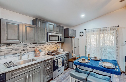 Mono Vista Casa | Dog-friendly lakefront cabin with canoes, athletic courts, grill, & horse stable