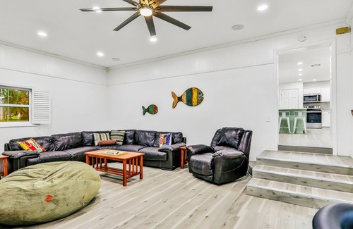 Sebring Casa | Dog-friendly lakefront home with fast WiFi, central AC, patio, & game room