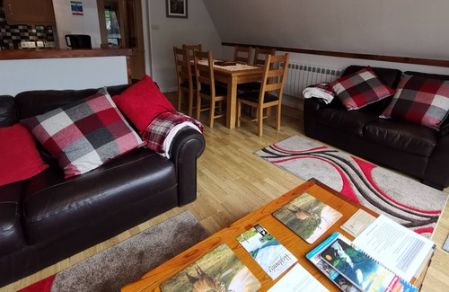 South Laggan Chalet De Esquí | Lodge amigable para perros con bañera de hidromasaje a orillas del lago Oich