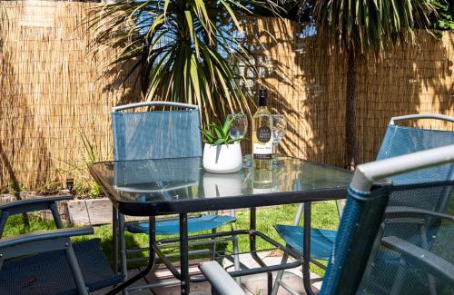 Prestatyn Casa | Dog Friendly Lovely Caravan by Beach Prestatyn N Wales 6 Berth Read full Host details before booking Mon in to Fri out Fri in to Mon out Mon to Mon Fri to Fri ONLY