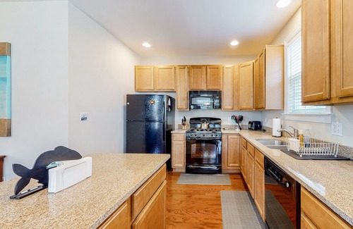 Millville Casa | Dog-friendly Millville by the Sea home with large yard, porch, grill, AC, & WiFi