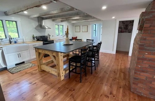Freedom Casa | Dog Friendly, Modern Retreat w/ Stunning View