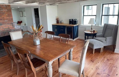 Freedom Casa | Dog Friendly, Modern Retreat w/ Stunning View
