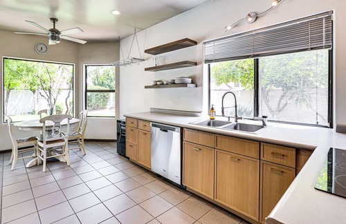 Buenavante Casa | Dog Friendly! Modernist Oasis in North Scottsdale