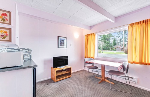 Westport Casa | Dog-friendly motel near the beach with fast WiFi & a fish cleaning station