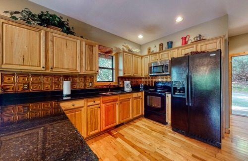 Helen Cabina | Dog-friendly mountain cabin with a furnished deck, game room & private hot tub