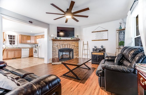 Cullowhee Casa | Dog-Friendly Mountain Cabin Near Lakes & Trails w/Free WiFi, W/D, Deck, Firepit