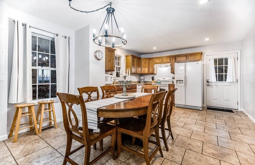 Cullowhee Casa | Dog-Friendly Mountain Cabin Near Lakes & Trails w/Free WiFi, W/D, Deck, Firepit