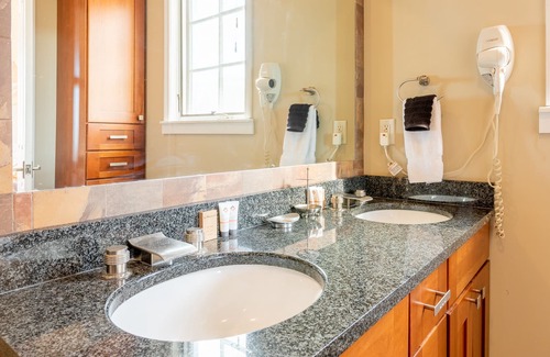 Wolf Laurel Chalet De Esquí | Dog Friendly Mountain Chalet w/3BR & Amazing Views! Sleeps 10!!