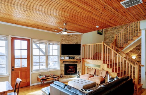 Wolf Laurel Chalet De Esquí | Dog Friendly Mountain Chalet w/3BR & Amazing Views! Sleeps 10!!