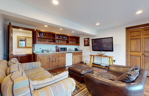Plymouth Casa | Dog-friendly mountain view home near Okemo & Killington with washer/dryer