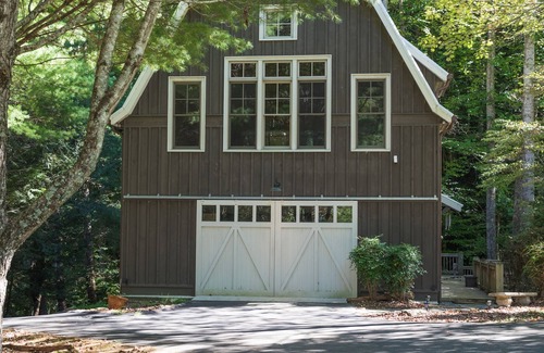Whittier Cabaña | Dog Friendly Mountain Cottage with WiFi and AC