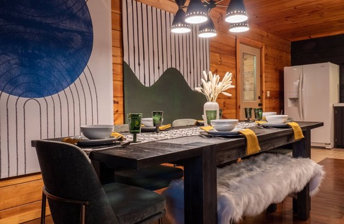 Bryson City Cabina | Dog-friendly mtn cabin w/ views, hot tub, game rm