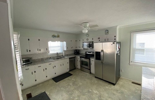 Ocean Isle Beach Cabaña | Dog-Friendly, No-Smoking, Ocean Front Cottage, Center of the Island
