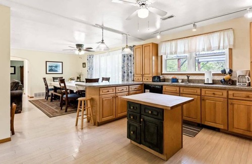 Kendall Casa | NUEVO * APERTURA MAY19 * * ROBLE BLANCO HAN * ACOGEDOR / CHIMENEA / TUB CALIENTE * S HABIDO / SAUGATUCK