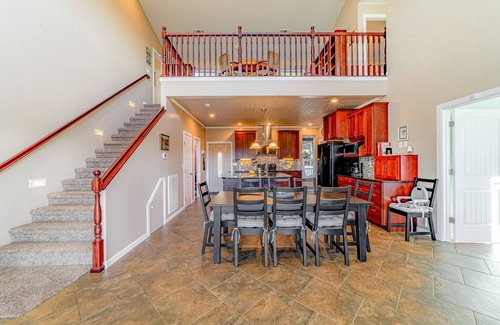 Gold Beach Casa | Dog-friendly ocean view home with WiFi, remote work spaces, and washer/dryer