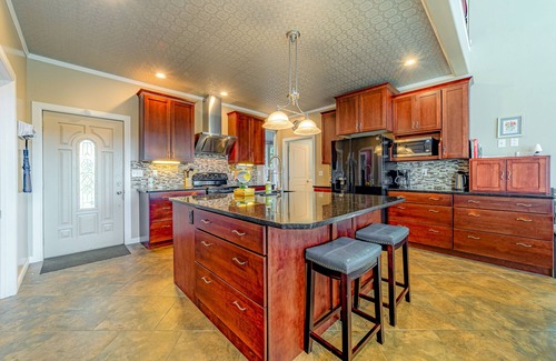 Gold Beach Casa | Dog-friendly ocean view home with WiFi, remote work spaces, and washer/dryer