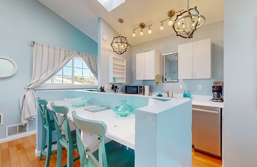 Fort Bragg Casa | Adecuado para perros, estudio frente al mar con terrazas y cocina. ¡Pasos a la playa!