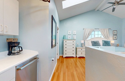Fort Bragg Casa | Adecuado para perros, estudio frente al mar con terrazas y cocina. ¡Pasos a la playa!
