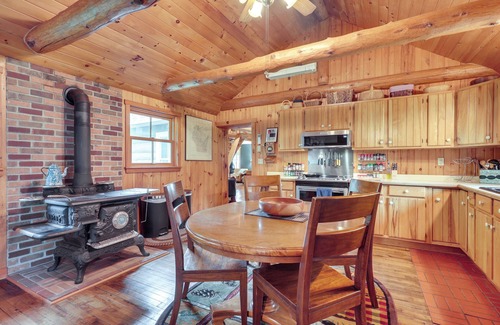Park Falls Cabaña | Dog-Friendly Park Falls Cottage w/ 5 Acres & Lake