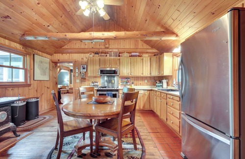 Park Falls Cabaña | Dog-Friendly Park Falls Cottage w/ 5 Acres & Lake
