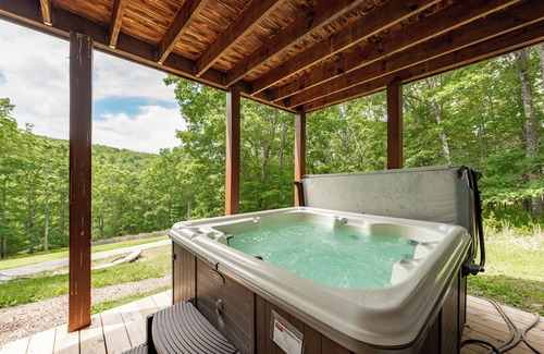 North Glade Hills Casa | New! Star View Lodge: Lake Area, Dogs OK, A/C, Hot Tub!