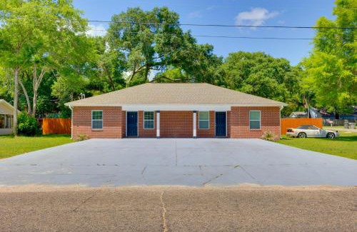 Pensacola Heights Apartamento | Dog-Friendly Pensacola Duplex about 7 Mi to Downtown