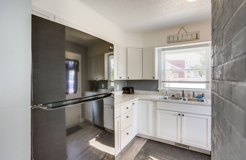 Port Clinton Casa | Dog-Friendly Port Clinton Home: Walk to Lake Erie!