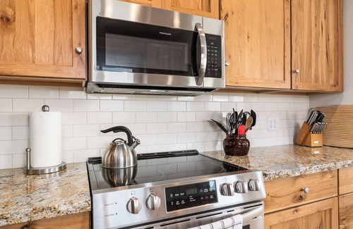 Cathlamet Casa | Dog Friendly Puget Island Home on the Columbia River. Winter Rates!!