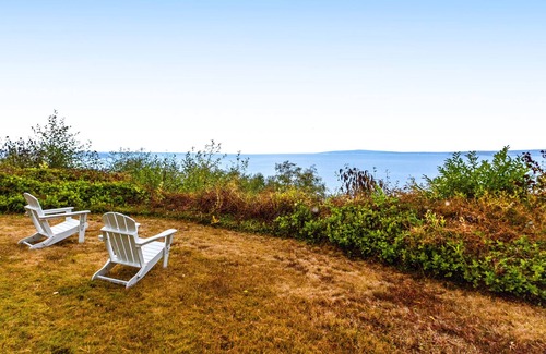 Hansville Casa | Dog-friendly Puget Sound cottage with private gym, sweeping views, fireplace