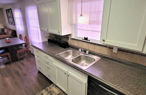 Abilene Casa | DOG FRIENDLY & REMODELED COZY COTTAGE