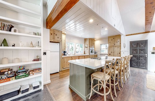 Idyllwild Cabina | Dog-friendly, renovated home with fireplace & amazing deck