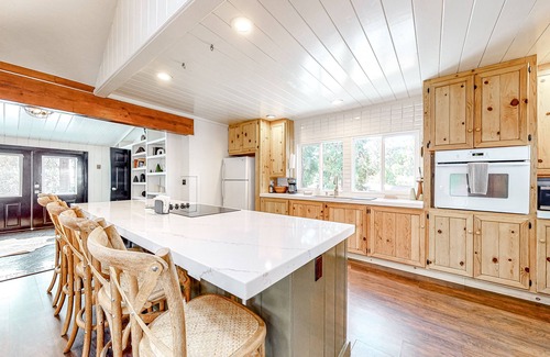 Idyllwild Cabina | Dog-friendly, renovated home with fireplace & amazing deck