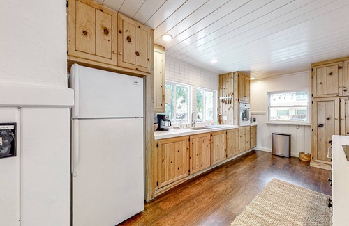 Idyllwild Cabina | Dog-friendly, renovated home with fireplace & amazing deck