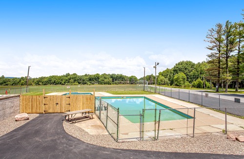 Mount Pocahontas Casa | Dog-friendly retreat with fenced yard, billiards, firepit, & pool access