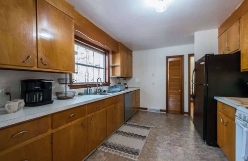 Hendersonville Casa | Dog-Friendly Retreat~$375 Free Activities Daily